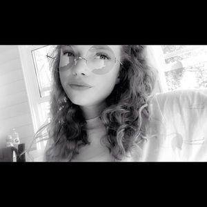 Meet your Posher, Felicity